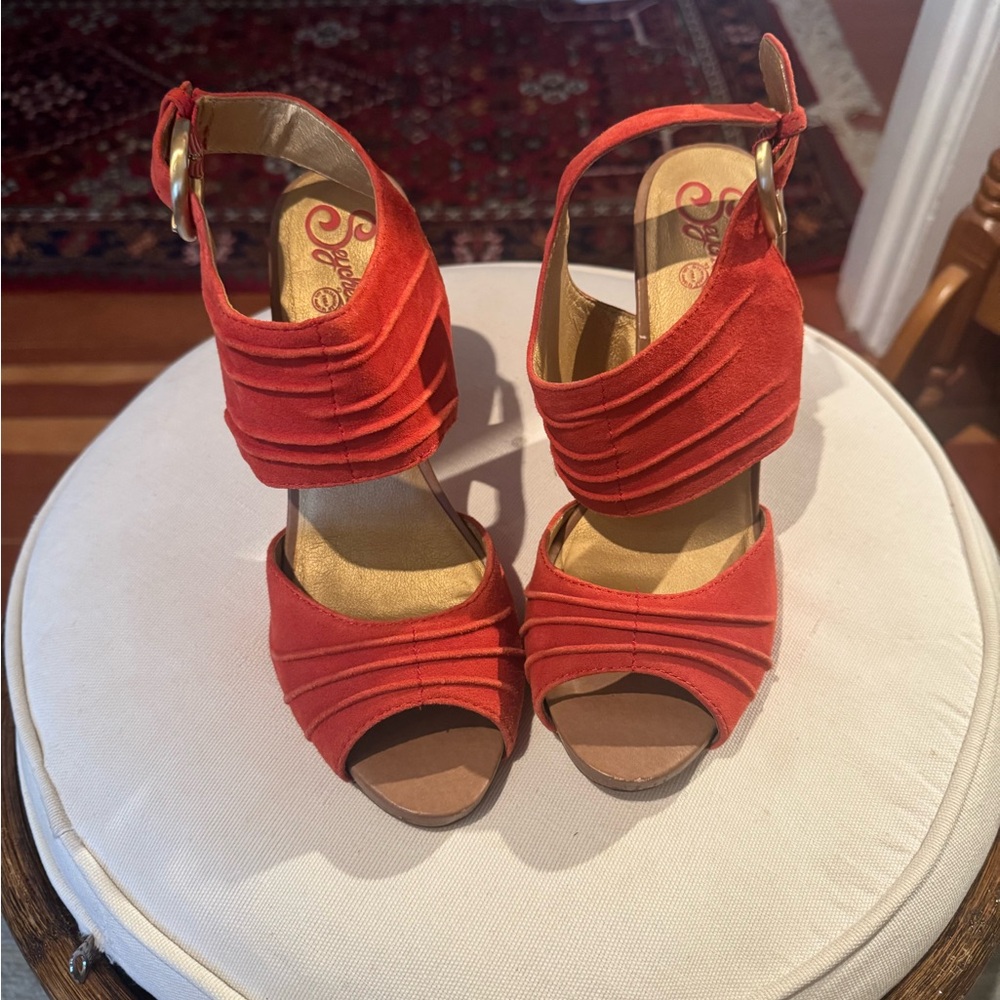 Seychelles Scarlet Ruched Heels - Picture 4 of 6